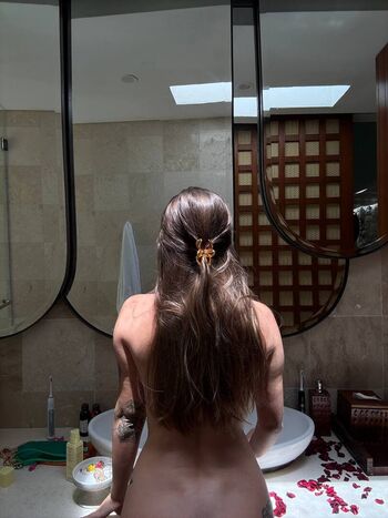 Full leaked Aisux private onlyfans photo
