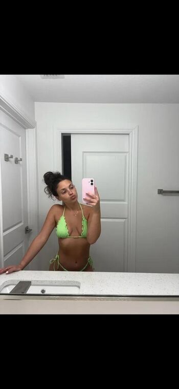 Full leaked Aleaarose  page private onlyfans photo