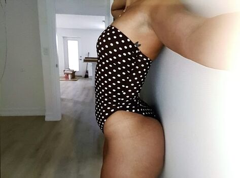 Full leaked Aleaarose private onlyfans photo
