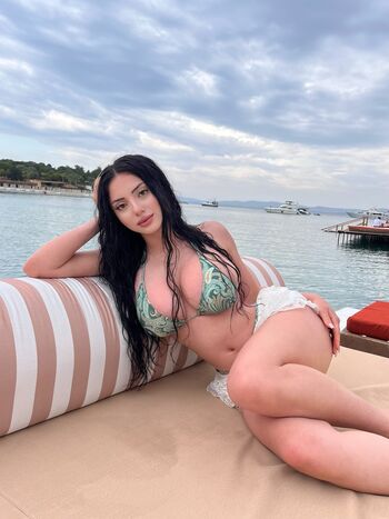 Full leaked Aleyyyhel private onlyfans photo