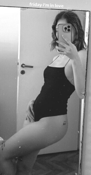 Full leaked Analiagrc page private onlyfans photo