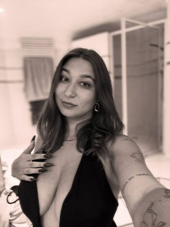 Full leaked Apoline perret private onlyfans photo