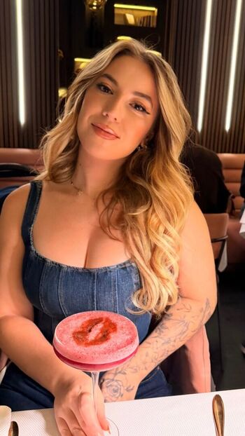 Full leaked Areliann private onlyfans photo