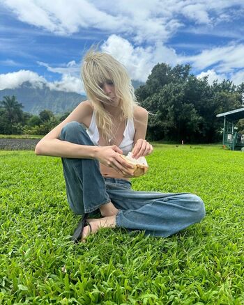 Full leaked Arrow de willde page private onlyfans photo