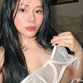 Full leaked Asian babe private onlyfans photo