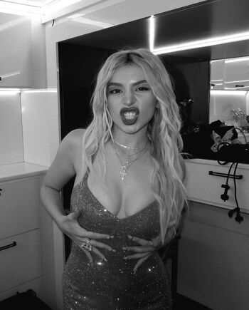 Full leaked Ava max  page private onlyfans photo