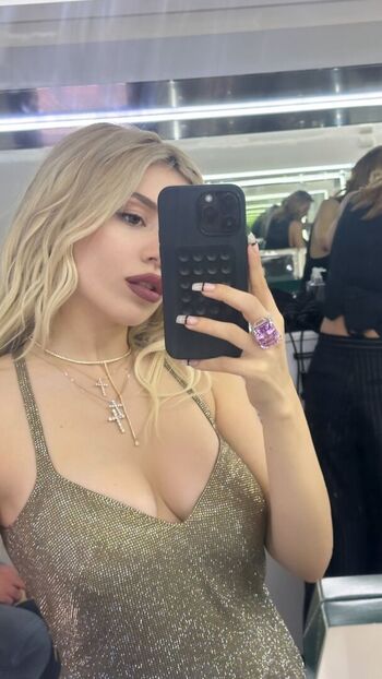 Full leaked Ava max  page private onlyfans photo