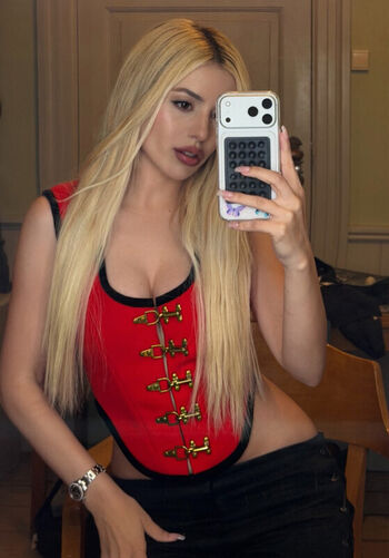 Full leaked Ava max page private onlyfans photo