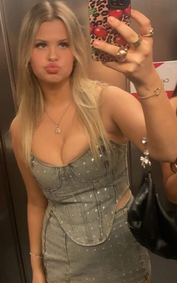 Full leaked Ava rose private onlyfans photo