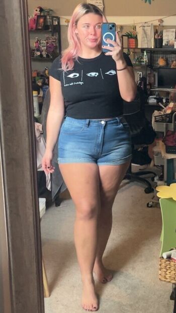 Full leaked Averageallison page private onlyfans photo