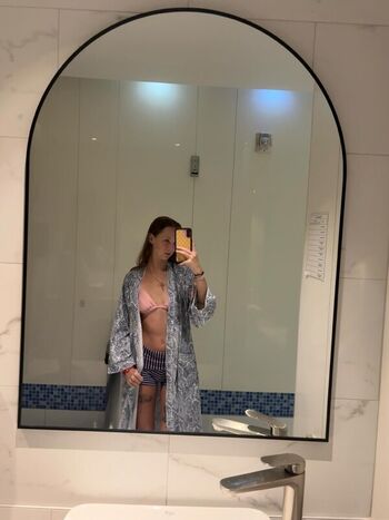 Full leaked Avery shipp page private onlyfans photo