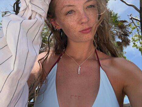 Full leaked Avery shipp page private onlyfans photo