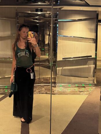 Full leaked Avery shipp page private onlyfans photo
