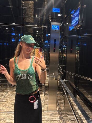 Full leaked Avery shipp page private onlyfans photo