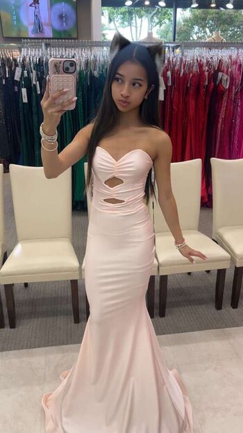 Full leaked Bella luu private onlyfans photo