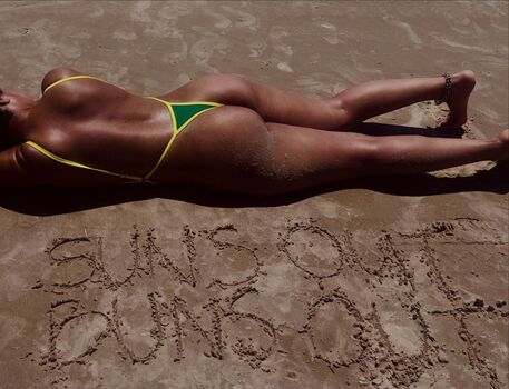 Full leaked Caileneasely private onlyfans photo