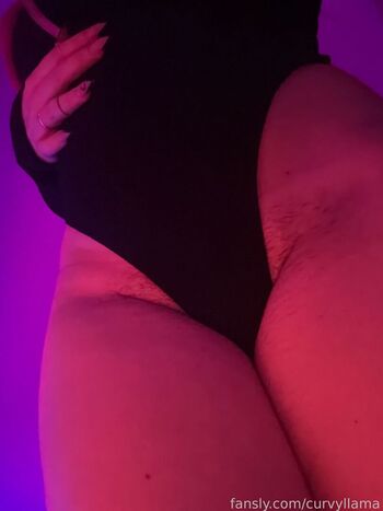 Full leaked Curvyllama private onlyfans photo