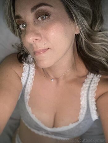 Full leaked Cutesexymom page private onlyfans photo