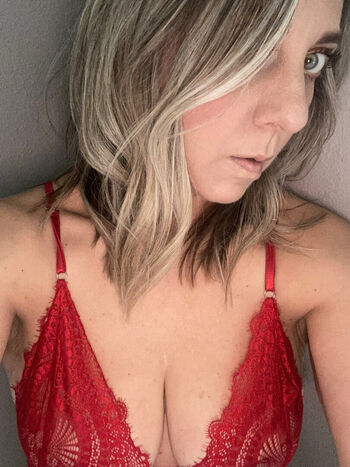 Full leaked Cutesexymom page private onlyfans photo