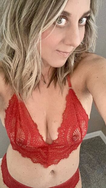 Full leaked Cutesexymom page private onlyfans photo
