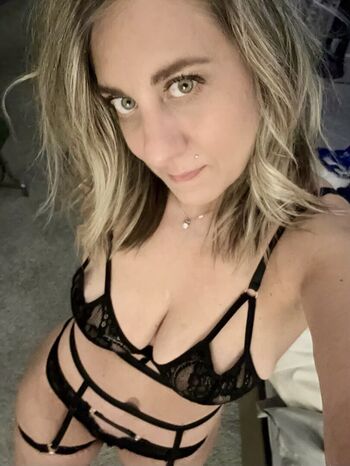 Full leaked Cutesexymom private onlyfans photo
