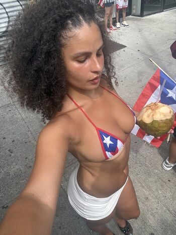Full leaked Cxrilynne page private onlyfans photo