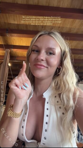 Full leaked Dagi bee  page private onlyfans photo