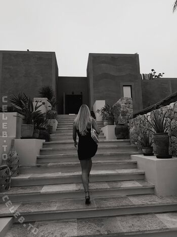 Full leaked Dagi bee  page private onlyfans photo