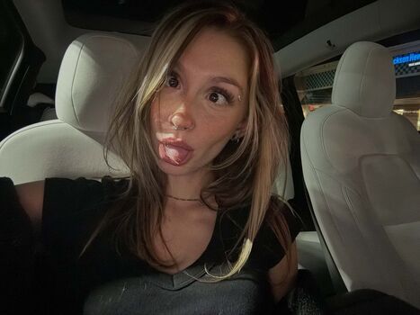 Full leaked Ellesasmrr private onlyfans photo