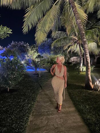Full leaked Elliemaejohnson private onlyfans photo