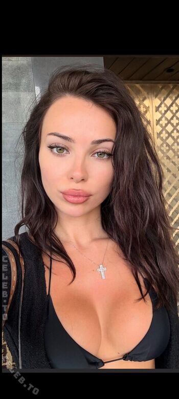 Full leaked Emiliia ar page private onlyfans photo