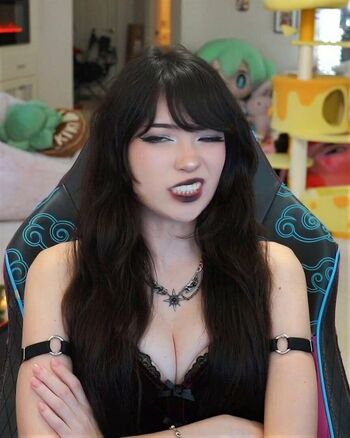 Full leaked Emiru  page private onlyfans photo