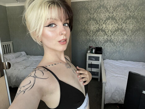 Full leaked Emzeeni page private onlyfans photo