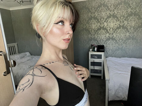 Full leaked Emzeeni page private onlyfans photo