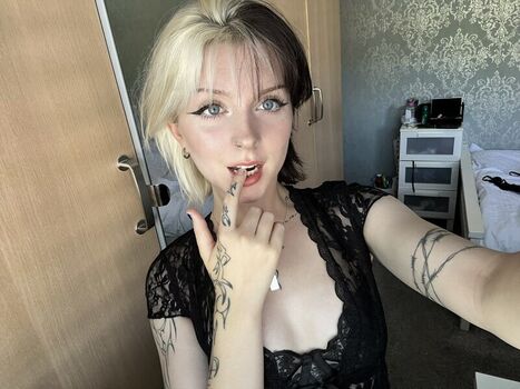 Full leaked Emzeeni page private onlyfans photo