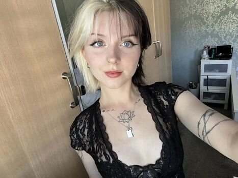Full leaked Emzeeni page private onlyfans photo