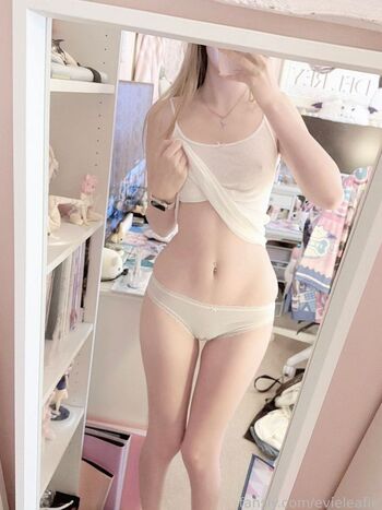 Full leaked Evieleafie page private onlyfans photo