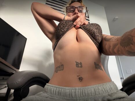 Full leaked Extrasav private onlyfans photo