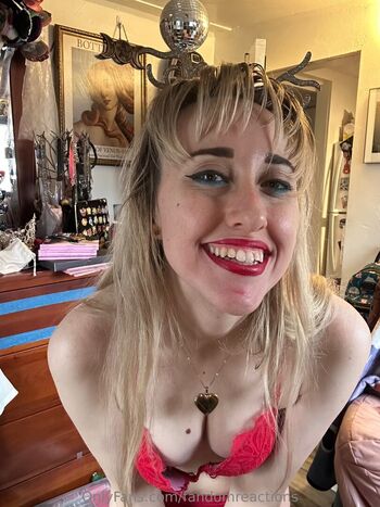 Full leaked Fandomreactions page private onlyfans photo