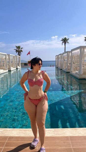 Full leaked Fatmaakonca private onlyfans photo