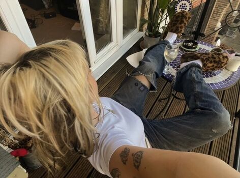 Full leaked Femalien page private onlyfans photo