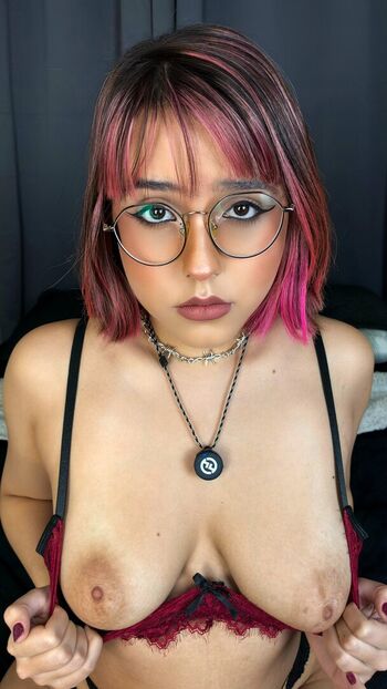 Full leaked Gothravensz private onlyfans photo