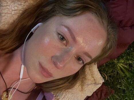 Full leaked Hannah einbinder page private onlyfans photo