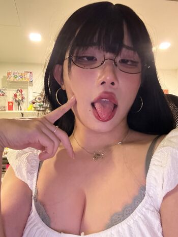 Full leaked Hongbin page private onlyfans photo