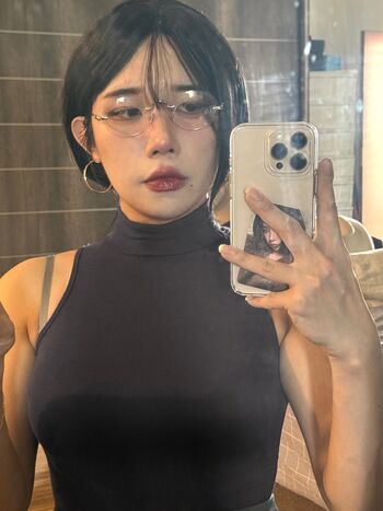 Full leaked Hongbin page private onlyfans photo