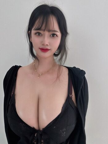 Full leaked Hyo page private onlyfans photo