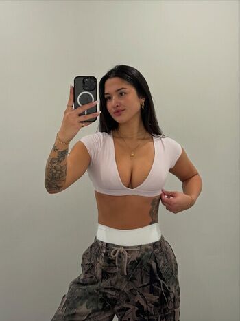 Full leaked Izzyflannery page private onlyfans photo