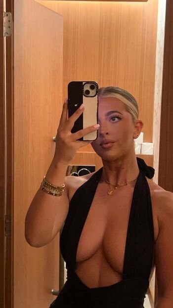 Full leaked Izzytaffs page private onlyfans photo