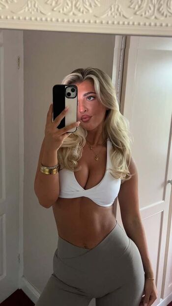 Full leaked Izzytaffs page private onlyfans photo