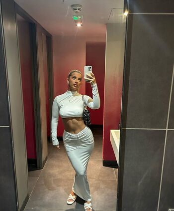 Full leaked Izzytaffs page private onlyfans photo
